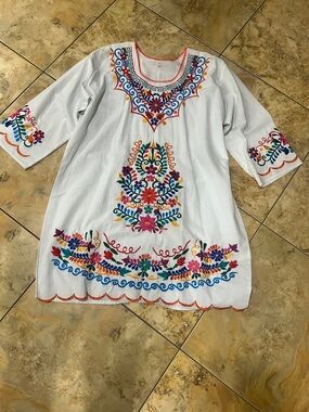 White Embroidered Cotton Tunic with Multicolor Floral Design